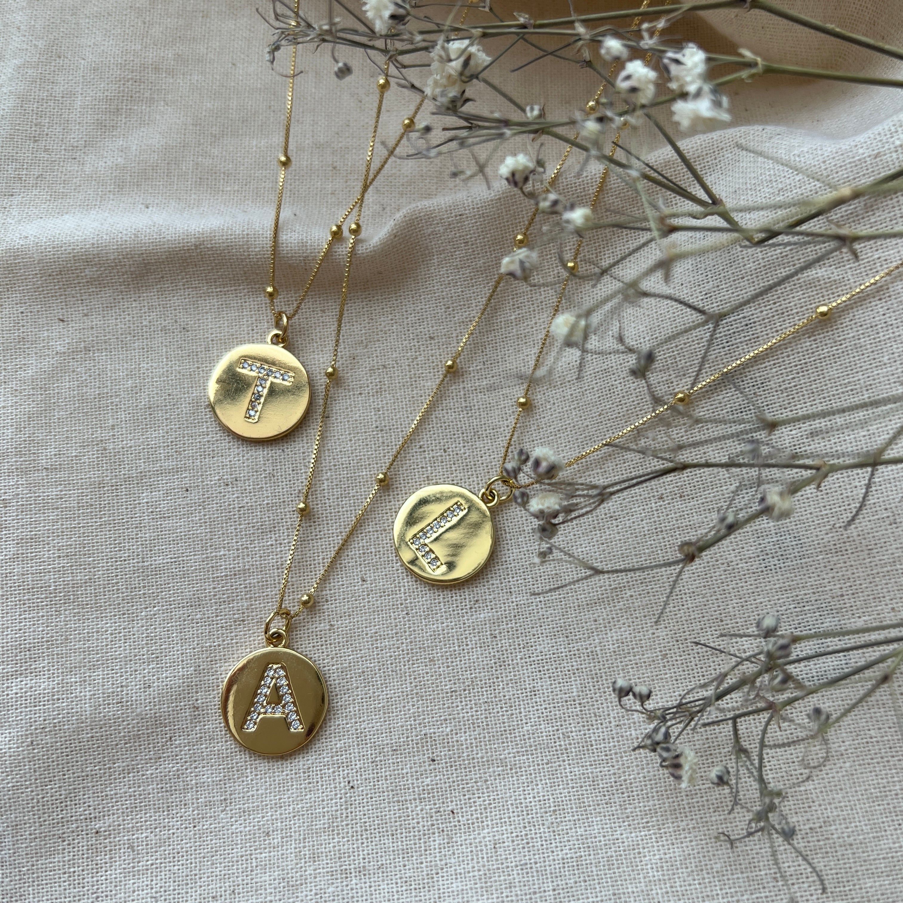 Collar letra B Circones