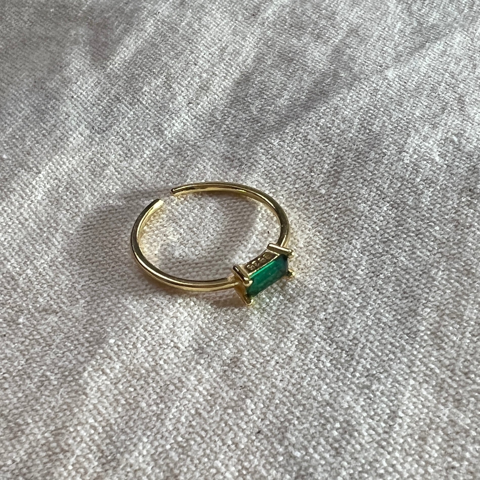 Anillo Claridad Verde Oro