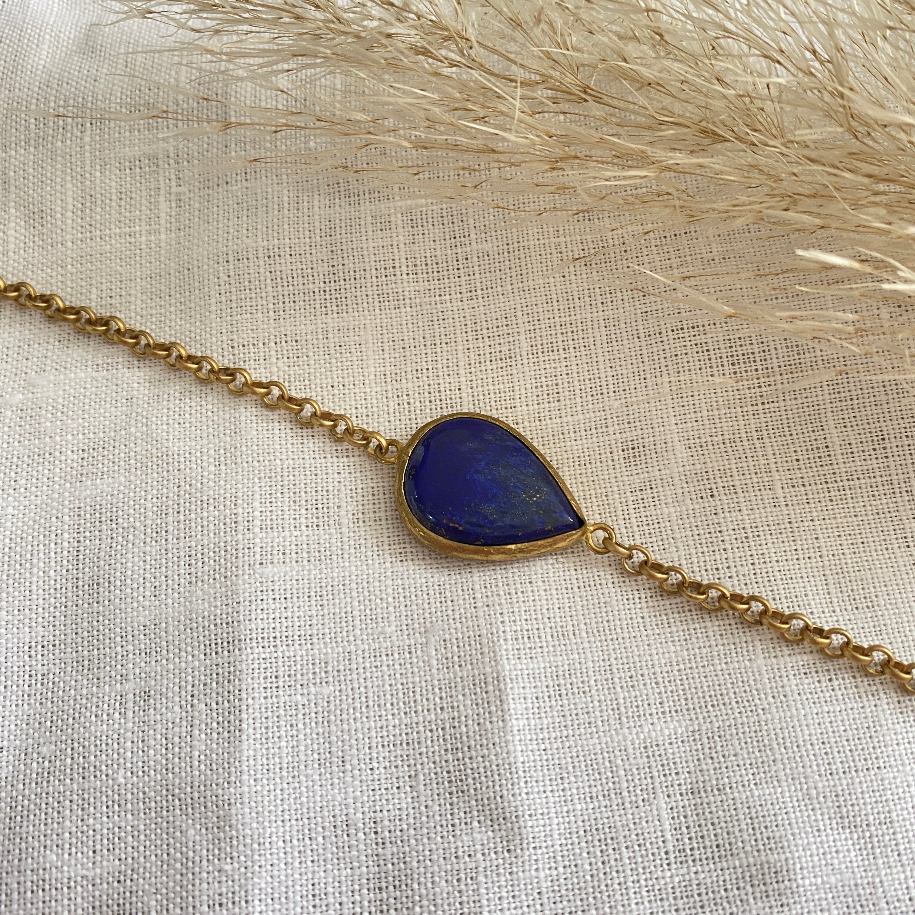 Pulsera LápizLázuli destellos dorados