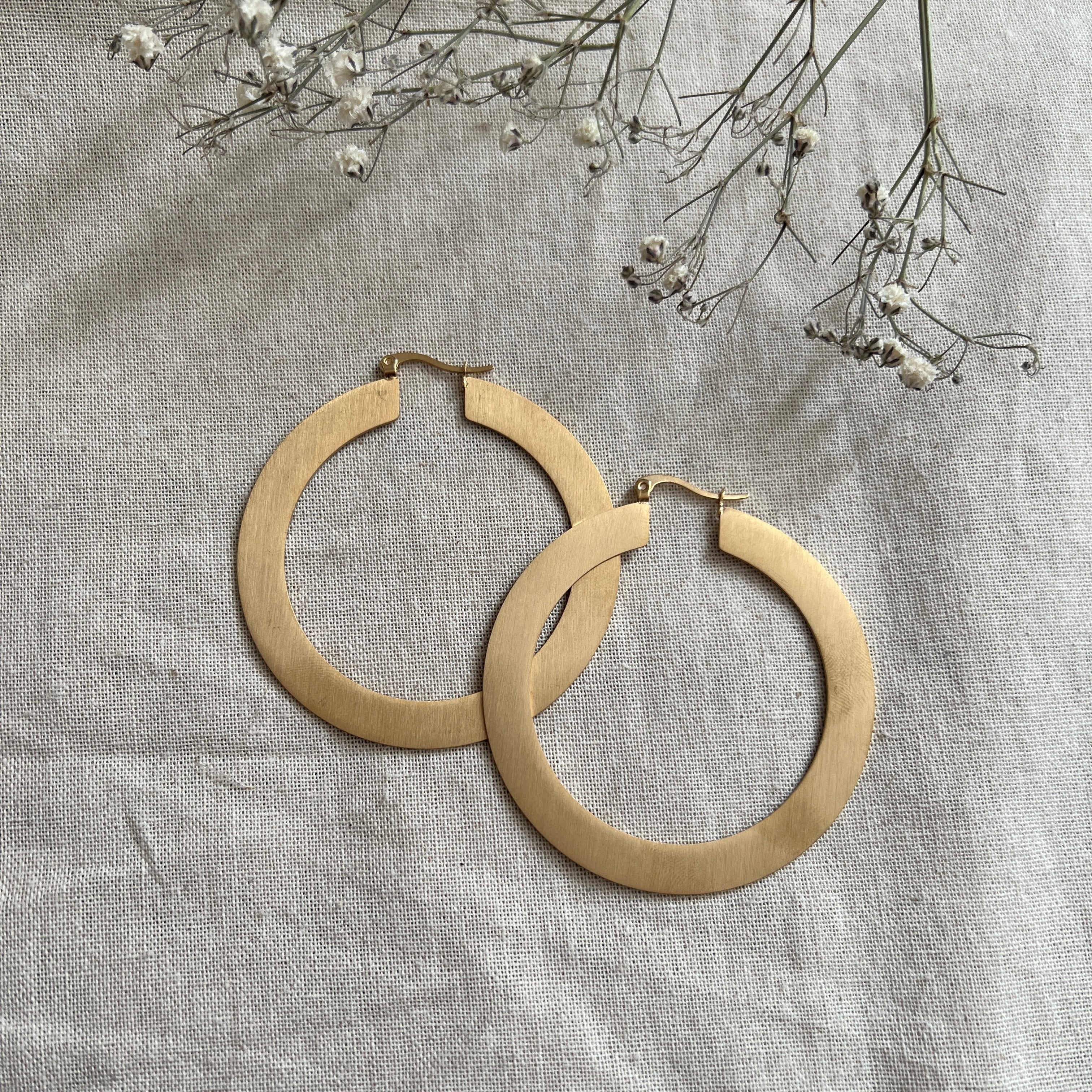 Argollas Planas Grandes Oro