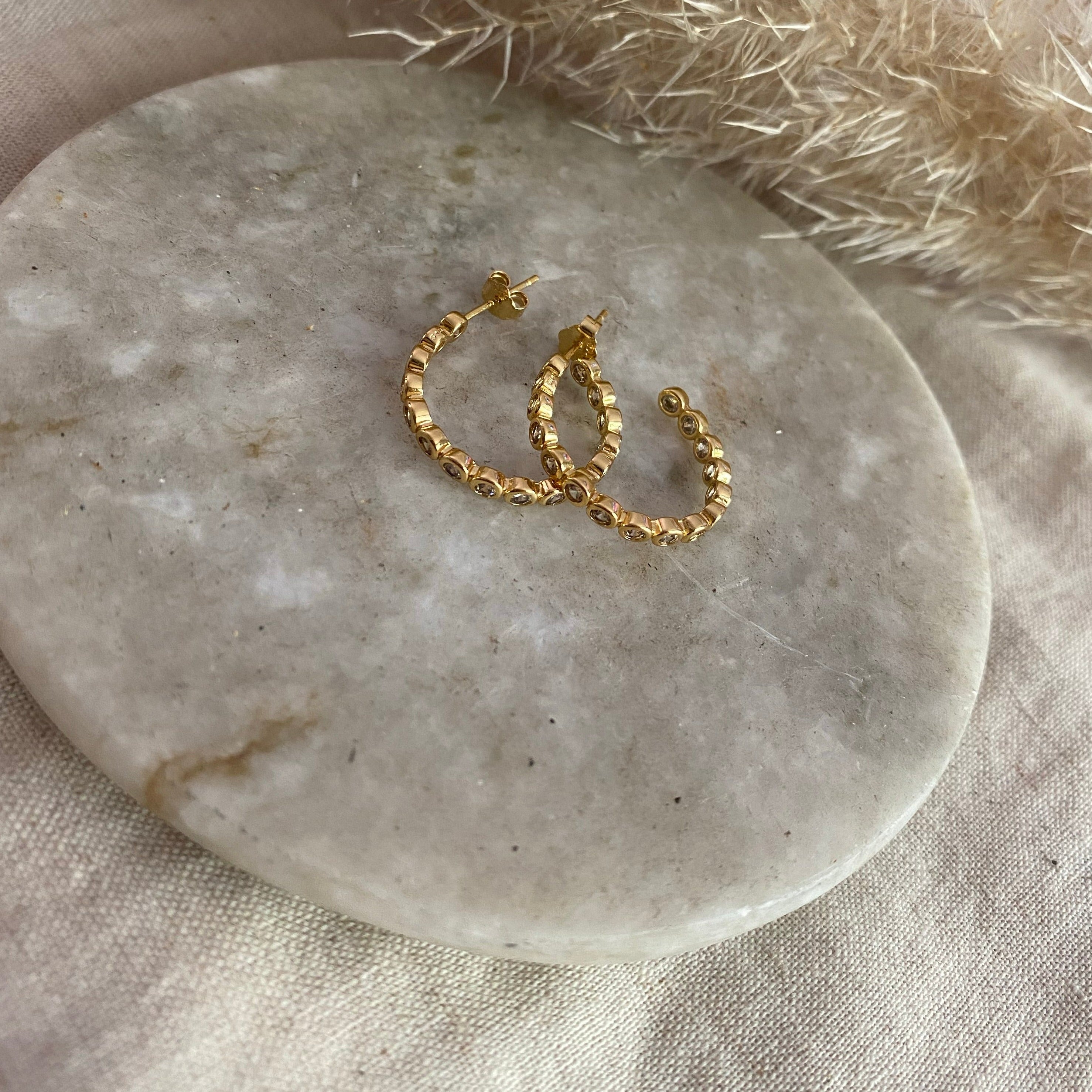 Argollas circones engastados