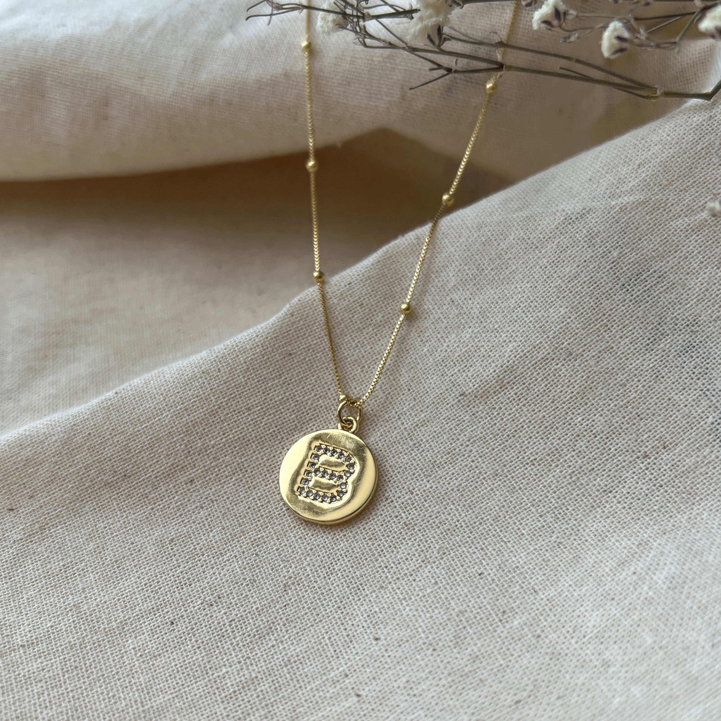 Collar letra B Circones