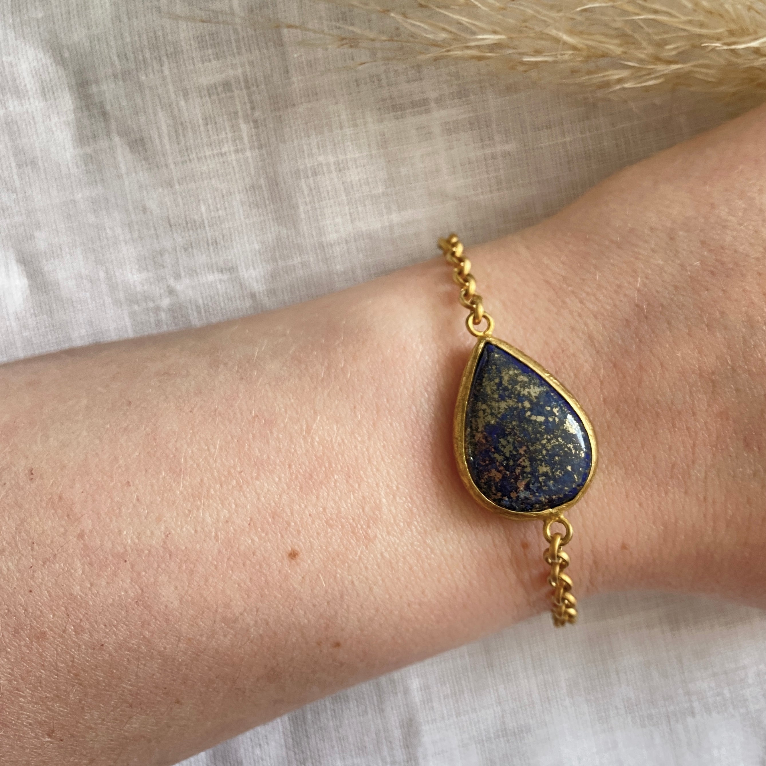 Pulsera  LápizLázuli destellos dorados