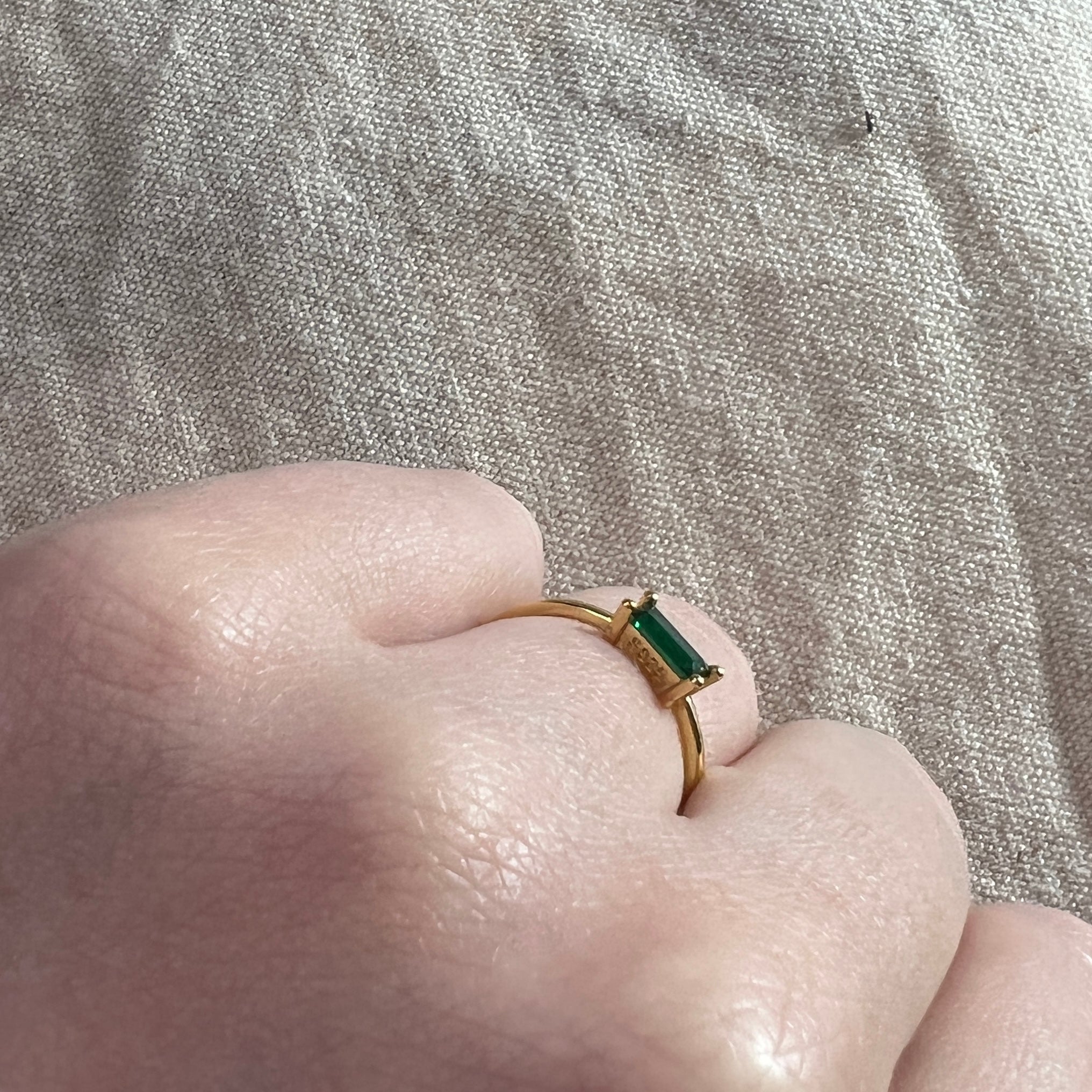 Anillo Claridad Verde Oro