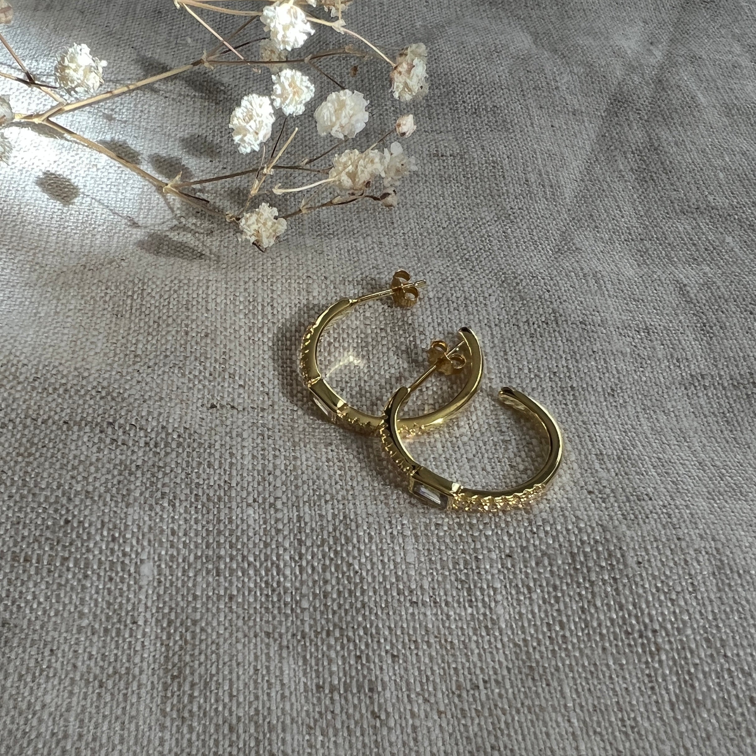 Argollas Circón Rectangular Engastado